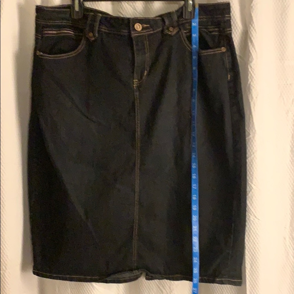 Adorable midi jean skirt